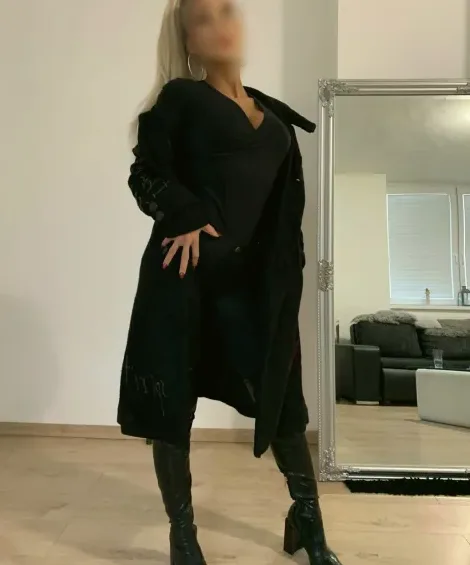 Amira, 24