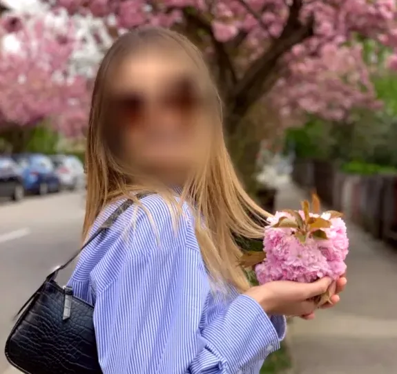 Amira, 23