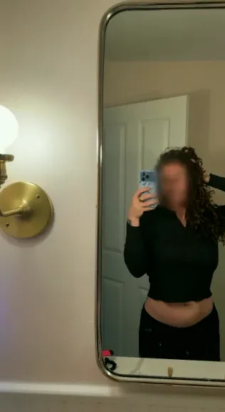 Caroline, 37
