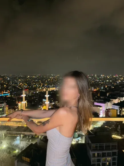 Elisabeth, 27