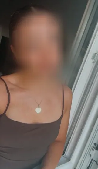 Ella, 25