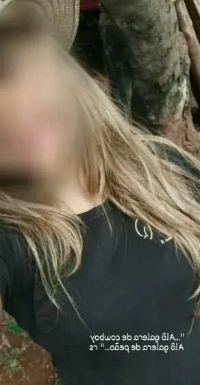 Ingrid, 32