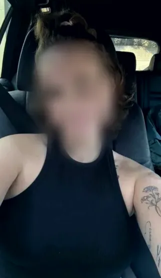 Isabella, 35