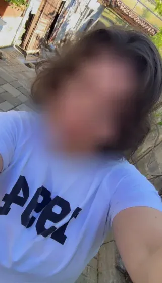 Julia, 32