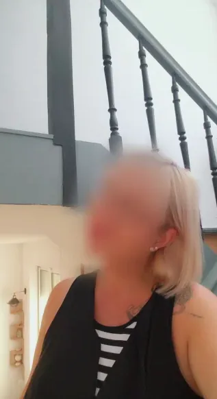 Julia, 37