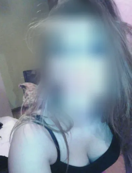 Nathalie, 25