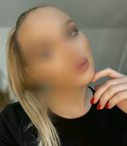 Rebecca, 31