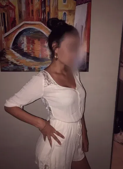 Sandra, 32